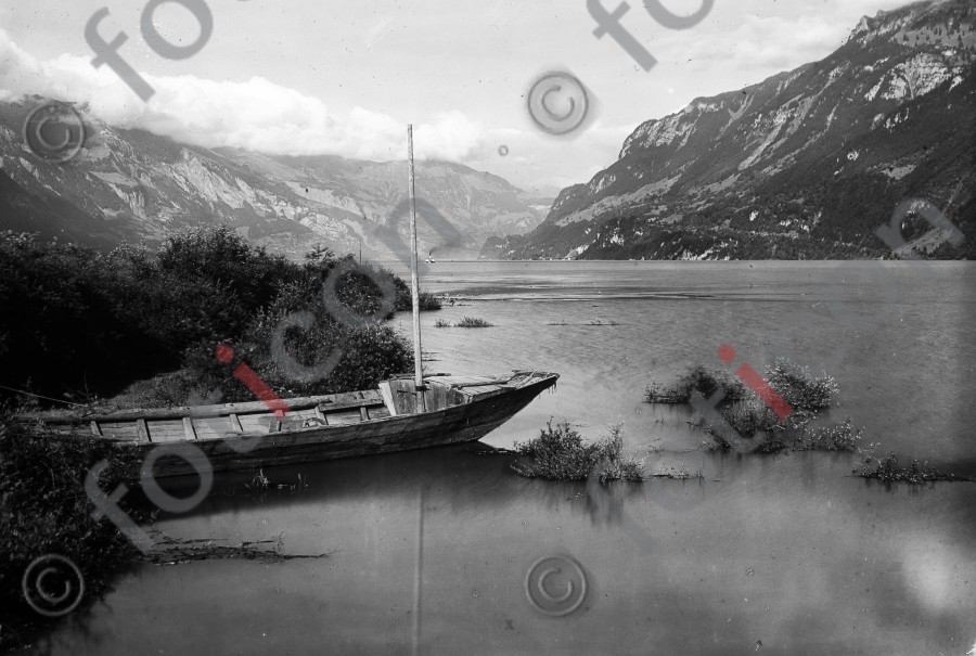 Brienzer See | Lake Brienz - Foto foticon-simon-023-011-sw.jpg | foticon.de - Bilddatenbank für Motive aus Geschichte und Kultur
